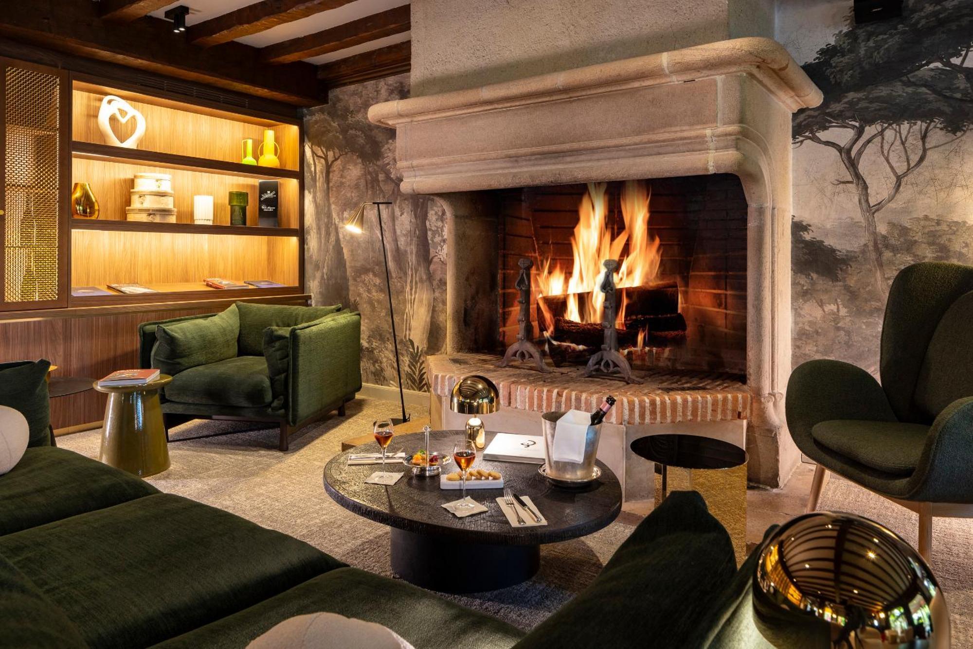 Hostellerie Briqueterie & Spa Champagne Vinay  Εξωτερικό φωτογραφία The fireplace at the hotel