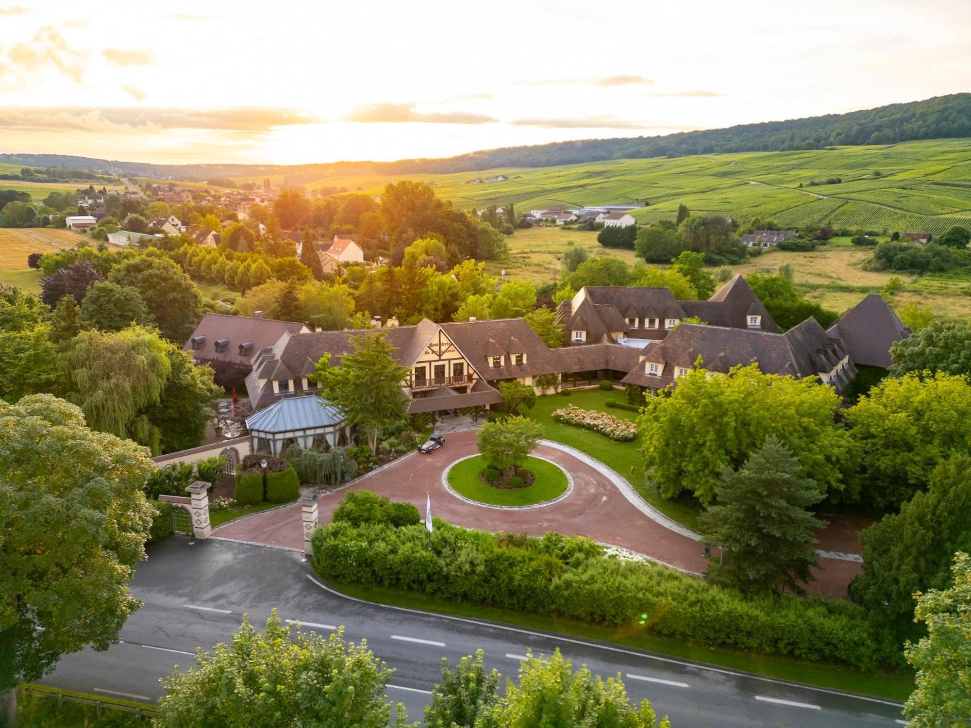 Hostellerie Briqueterie & Spa Champagne Vinay  Εξωτερικό φωτογραφία Aerial view of the hotel